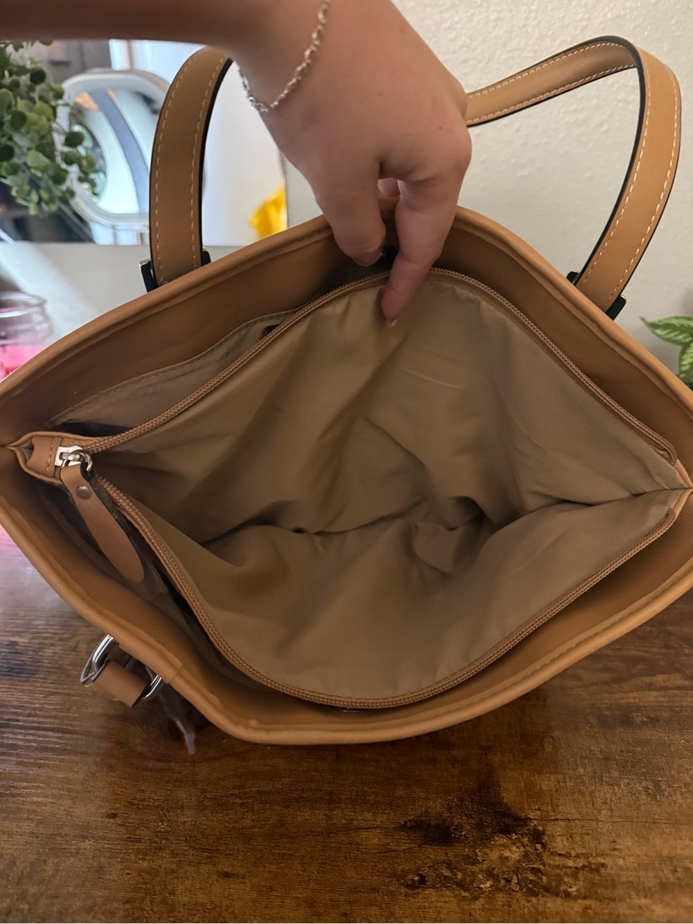 Giani Bernini Green & Tan Structured Tote Shoulder Bag - Picture 12 of 12